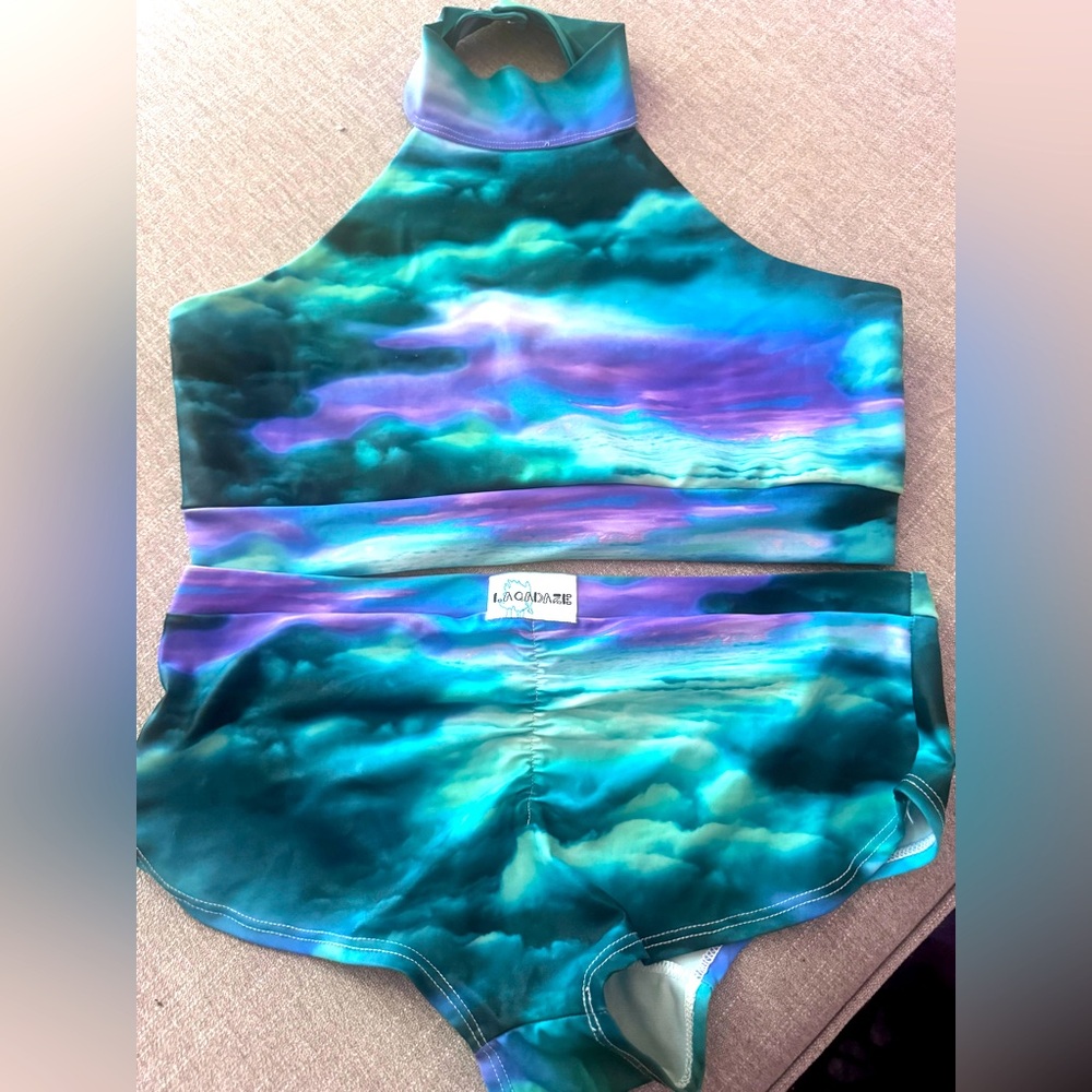 Custom pole wear by Laqadaze